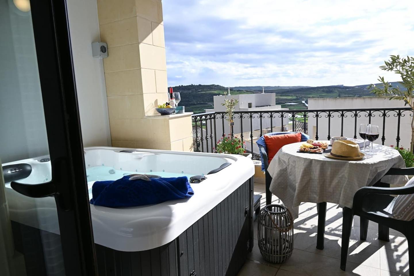 Fl 3 Ta'Lonza Luxury With Hot Tub By Homely Mellieha Bagian luar foto