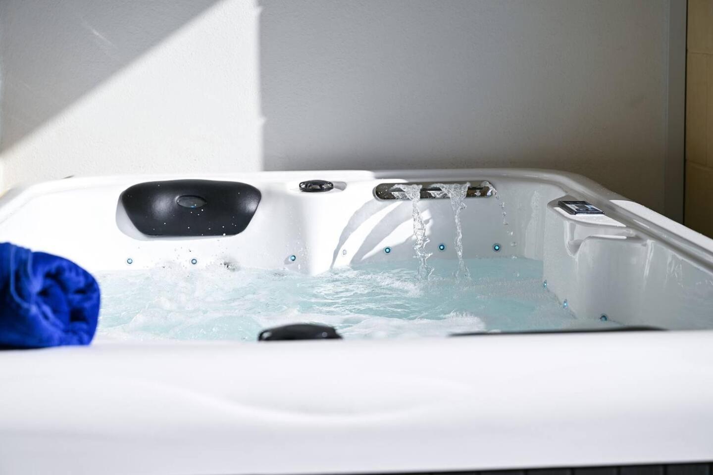 Fl 3 Ta'Lonza Luxury With Hot Tub By Homely Mellieha Bagian luar foto