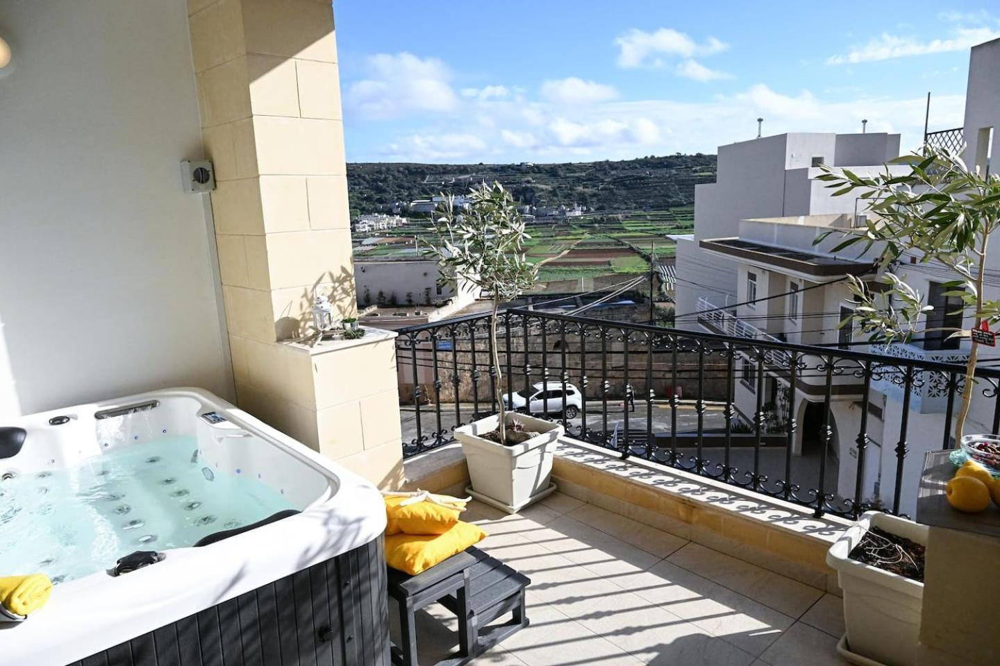 Fl 3 Ta'Lonza Luxury With Hot Tub By Homely Mellieha Bagian luar foto