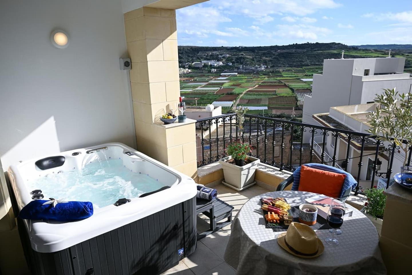 Fl 3 Ta'Lonza Luxury With Hot Tub By Homely Mellieha Bagian luar foto