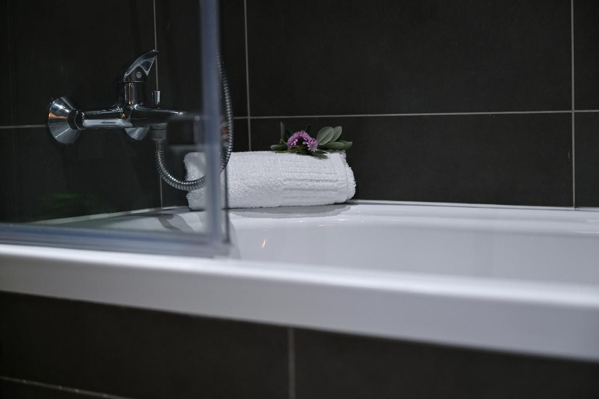 Fl 3 Ta'Lonza Luxury With Hot Tub By Homely Mellieha Bagian luar foto