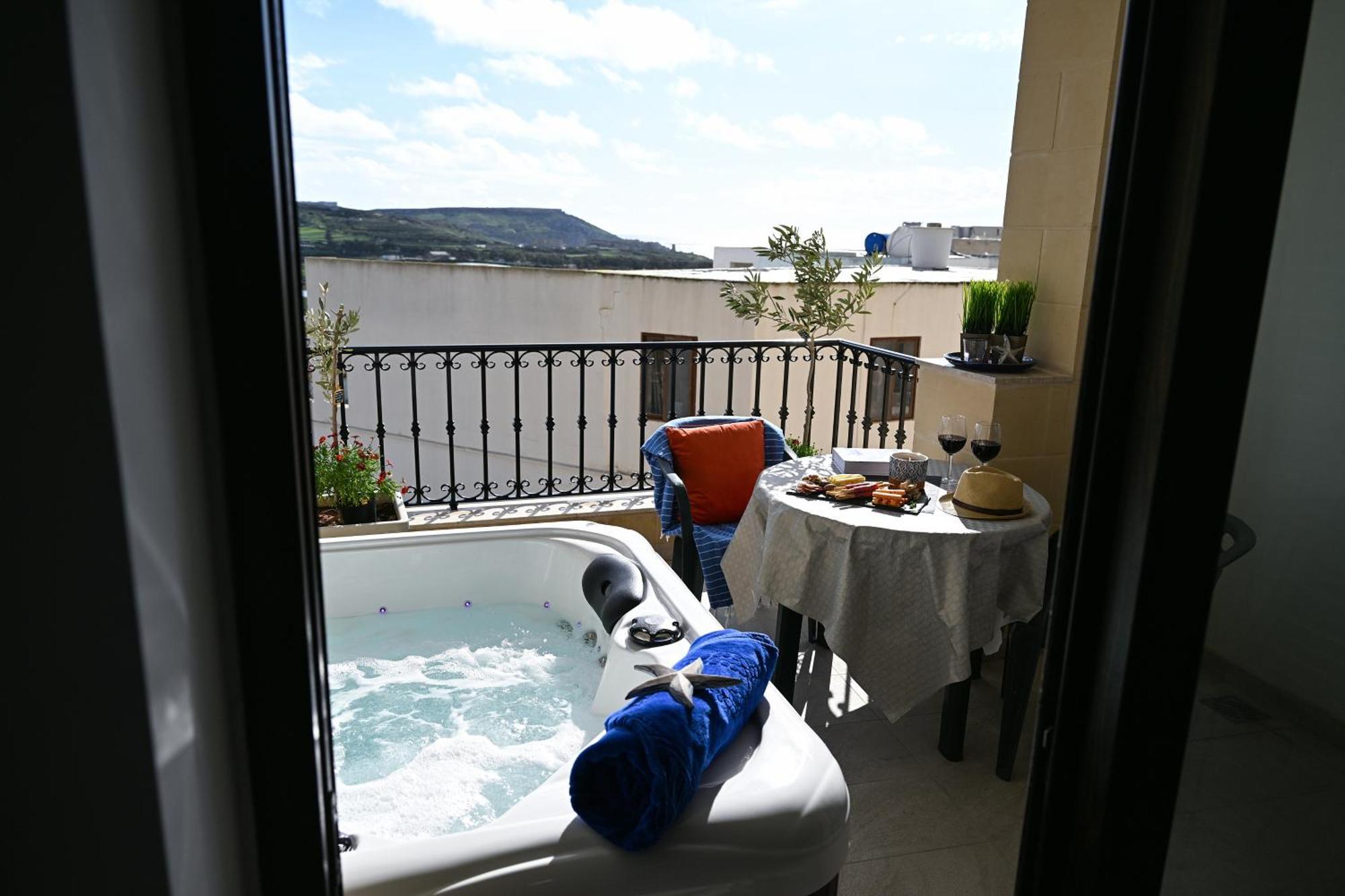Fl 3 Ta'Lonza Luxury With Hot Tub By Homely Mellieha Bagian luar foto
